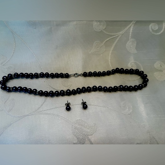 Polynesian Black Pearls with stud earrings - Picture 5 of 9